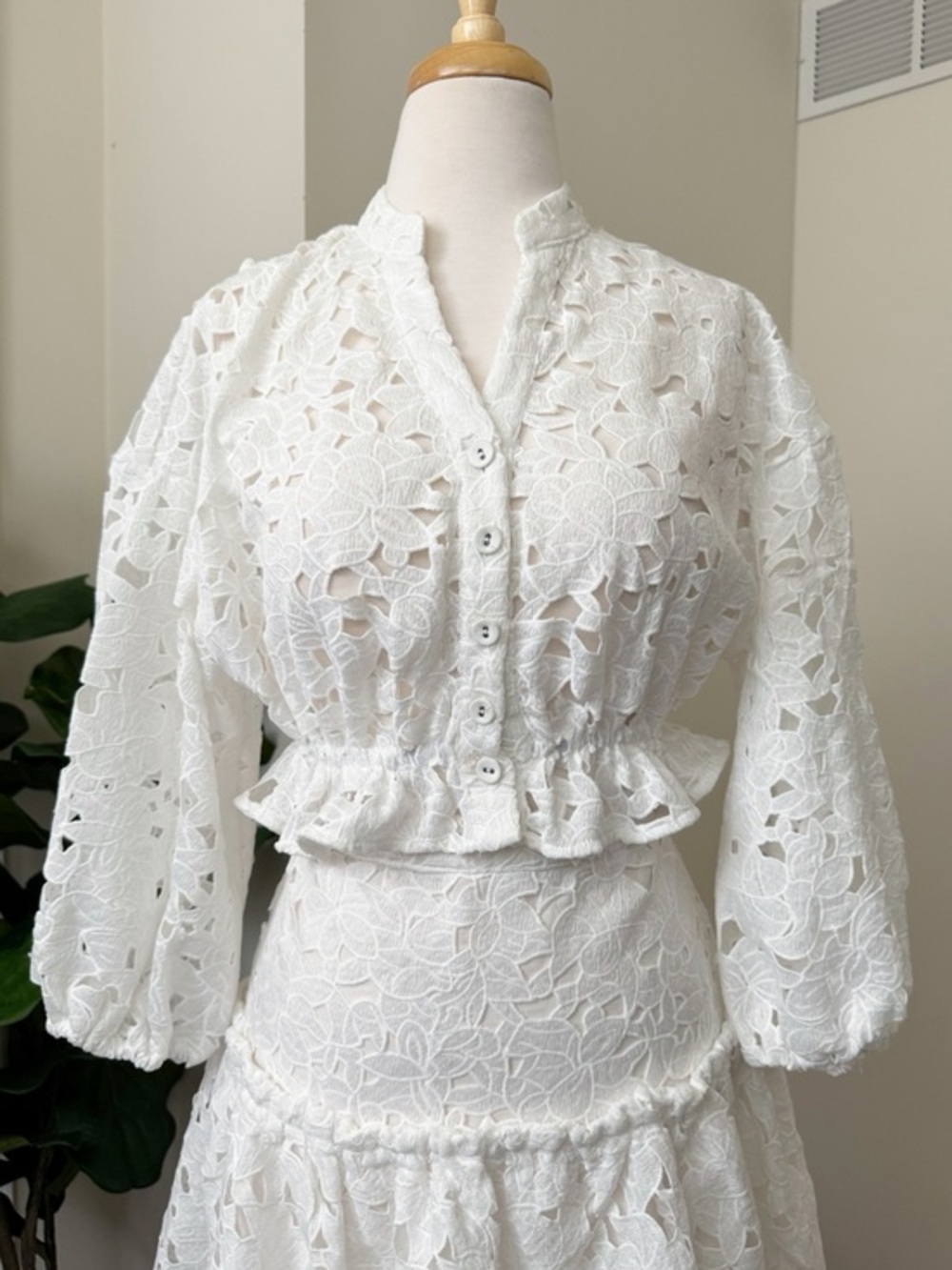 Chicwish White Floral Lace Cropped Button Blouse